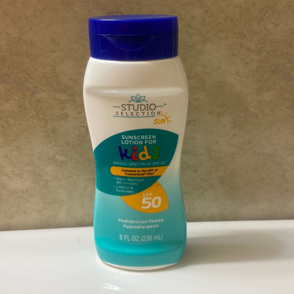 New Studio Selection Sunscreen Lotion for Kids SPF 50 Exp 11/2023 8oz bottle